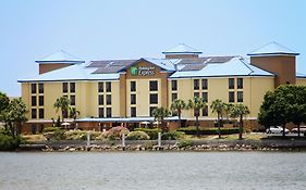 Holiday Inn Express & Suites Tampa/rocky Point Island