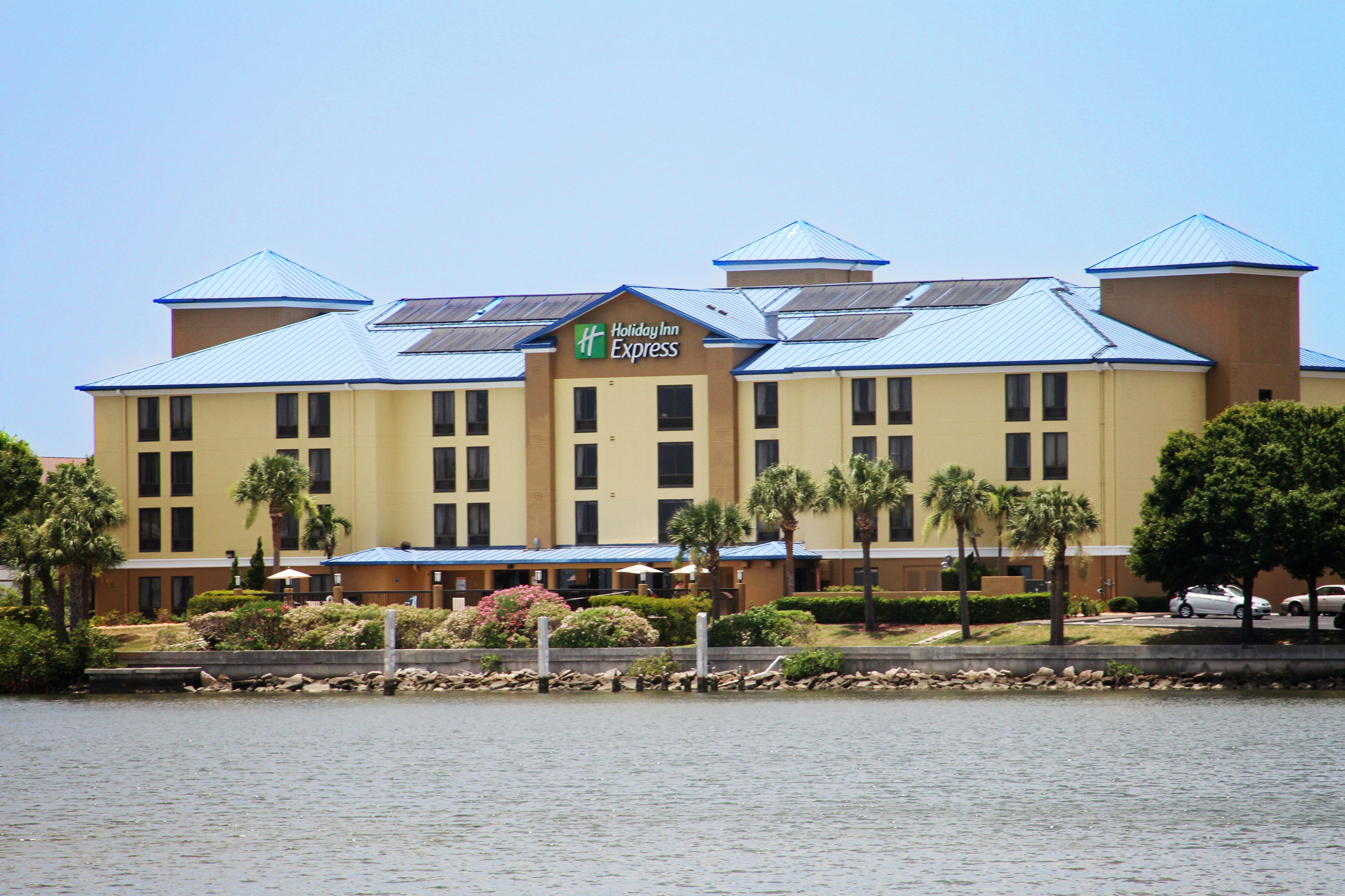 Holiday Inn Express Hotel & Suites Tampa-Rocky Point Island, An Ihg Hotel Exterior photo